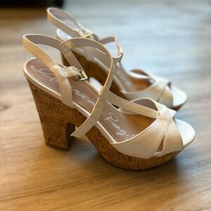 American Rag Size 8 White T Strap Peep Toe Cork Platform Sandals